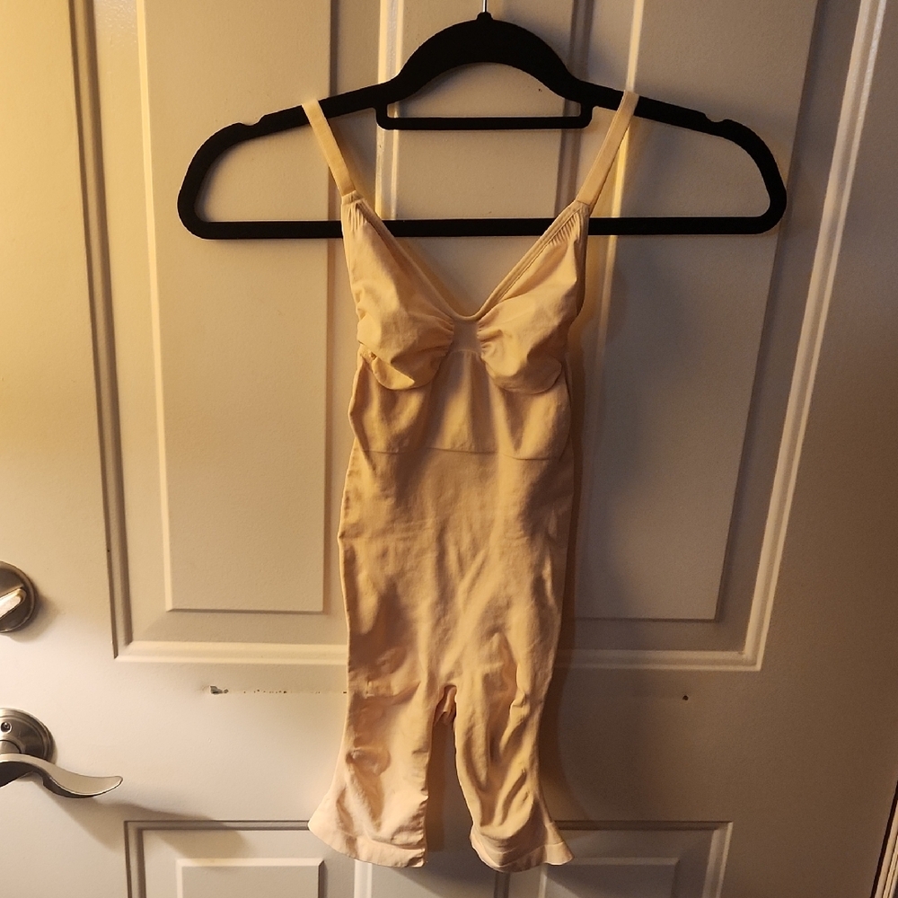 Women's Cream Intimate Bodysuit Skims Kim Kardashin shapewear small